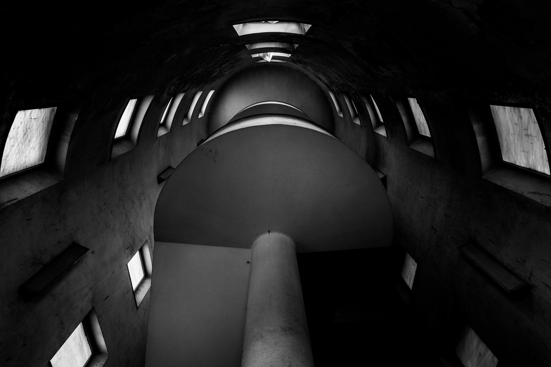 Urbex - Villa Kunterbunt - Starship Staircase