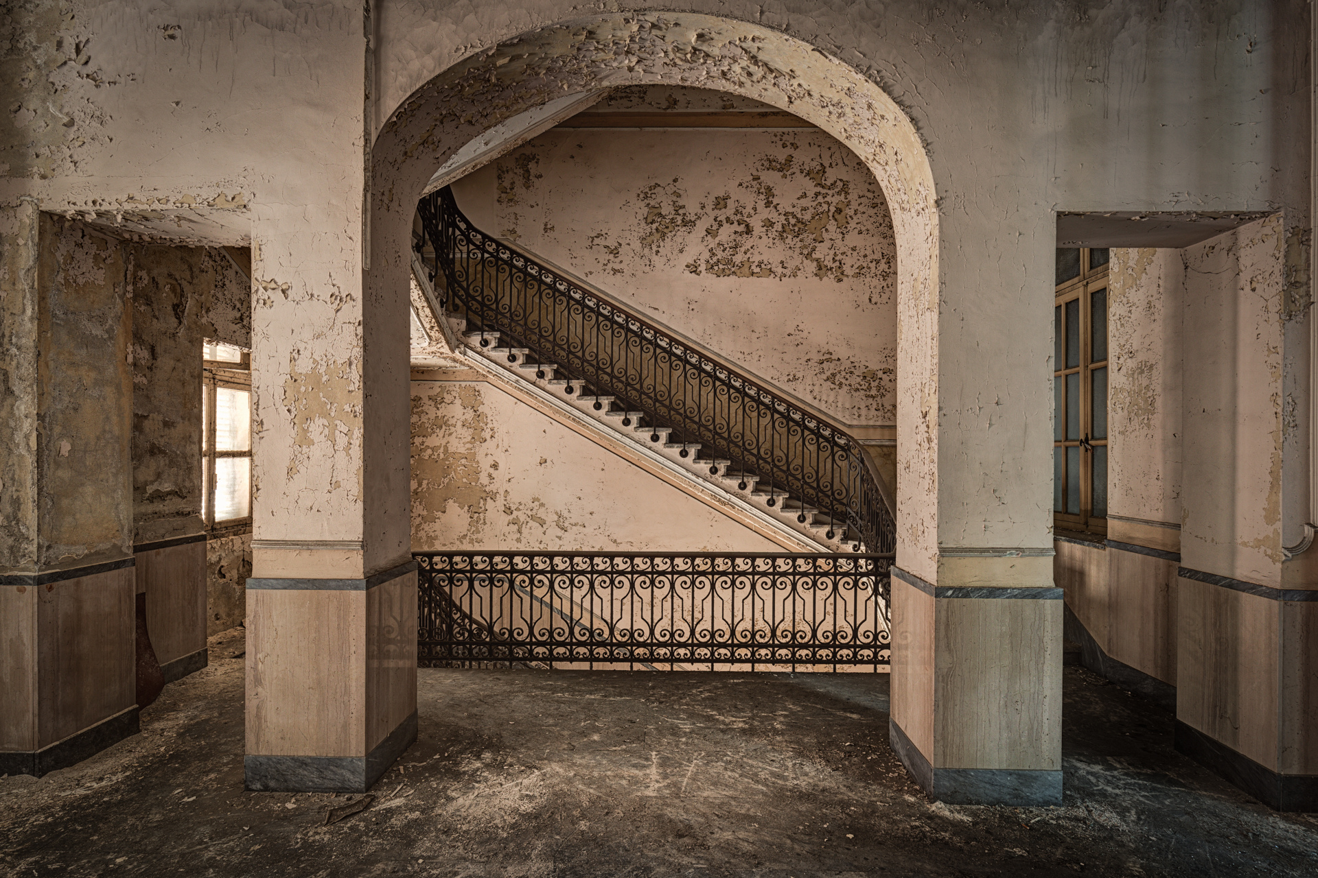 Urban Exploration - Manicomio Dr. Rossetti - Delicate Stairs